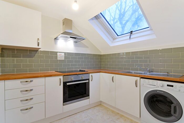 1 Bedroom Flat To Rent In Barrow Road, Streatham, SW16