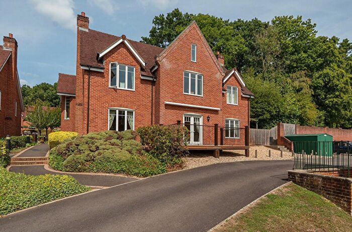 2 Bedroom Flat For Sale In Salisbury Road, Sherfield English, Romsey, Hampshire, SO51