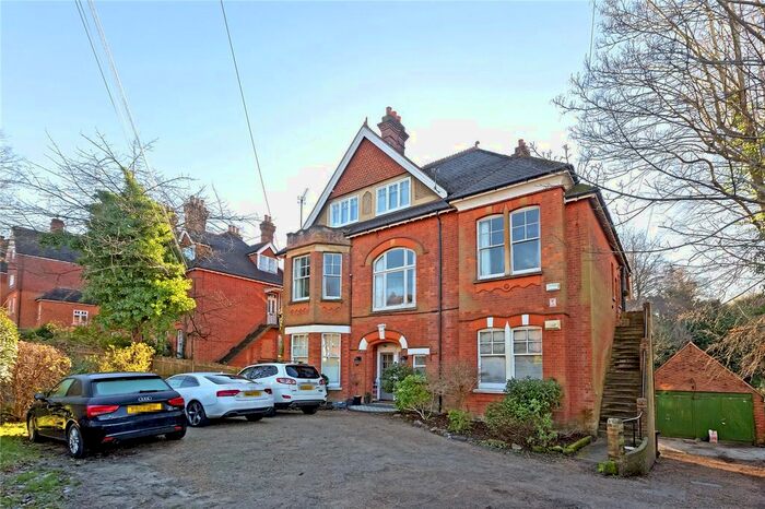 3 Bedroom Flat To Rent In Boyne Park, Tunbridge Wells, Kent, TN4