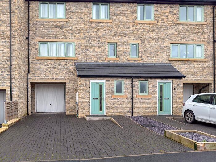 3 Bedroom Terraced House For Sale In Lane Ends Green, Hipperholme, HX3