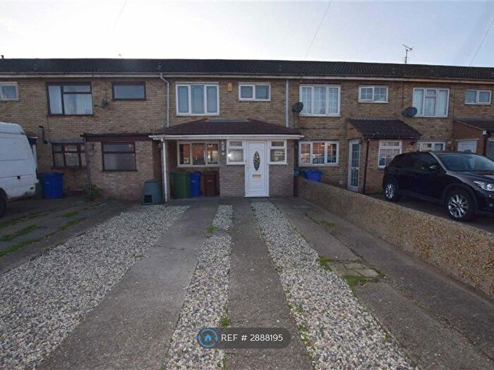 3 Bedroom Terraced House To Rent In Brunel Close, Tilbury, RM18