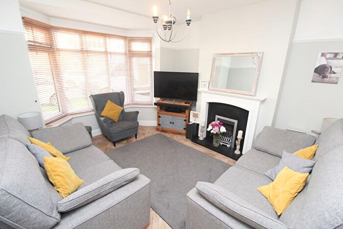 3 Bedroom Semi-Detached House For Sale In Windsor Avenue, Glen Parva, Leicester, LE2