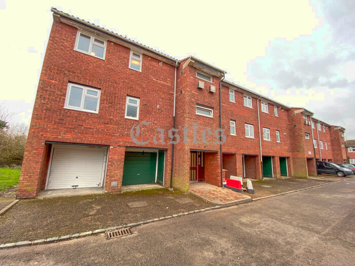 2 Bedroom Flat To Rent In Stanford Court, Winters Way, Waltham Abbey, Essex, EN9