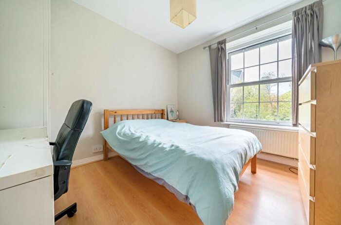 2 Bedroom Flat To Rent In Falmouth Road, London, SE1