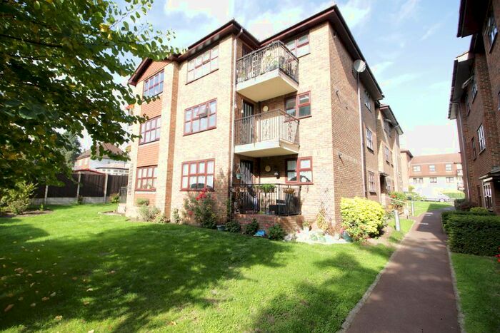 2 Bedroom Flat To Rent In Henley Court, Parkhill Road, Bexley, Kent, DA5
