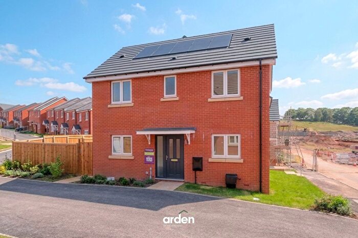 3 Bedroom Semi-Detached House For Sale In Whitford Road, Bromsgrove, B61