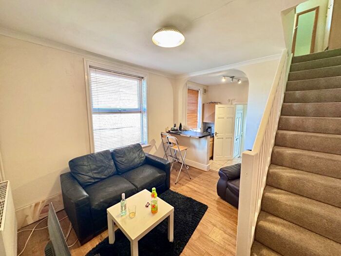 1 Bedroom Flat To Rent In Woodborough Road, Nottingham, NG3