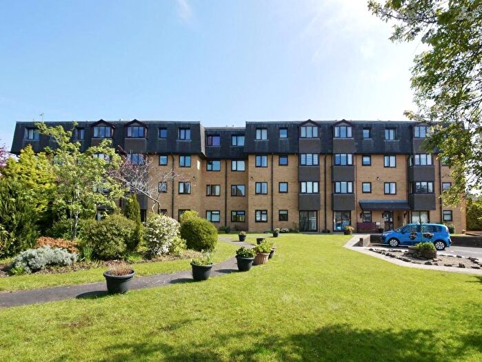 1 Bedroom Flat For Sale In Stanwell Road, Penarth, CF64
