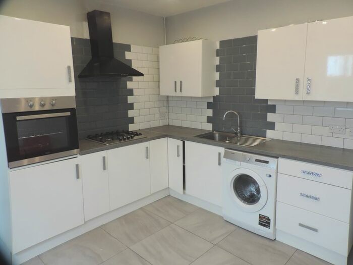 2 Bedroom Flat To Rent In Albany Road, Cardiff, CF24
