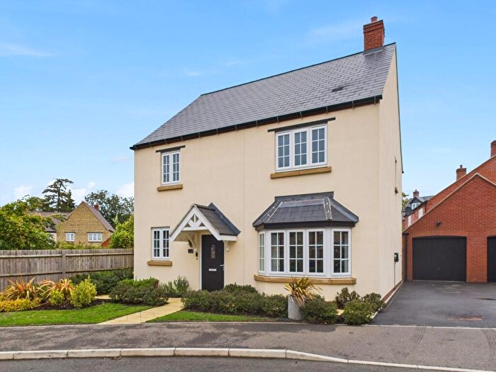 4 Bedroom Detached House For Sale In Poachers End, Silverstone, NN12