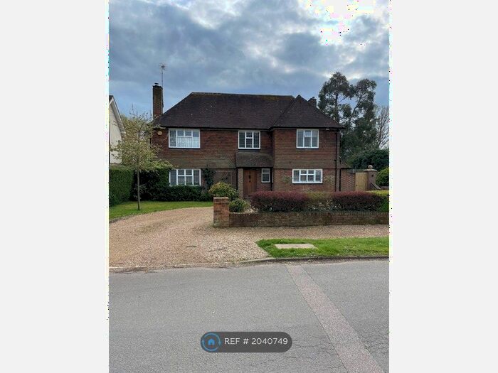 4 Bedroom Detached House To Rent In Dellcroft Way, Harpenden, AL5