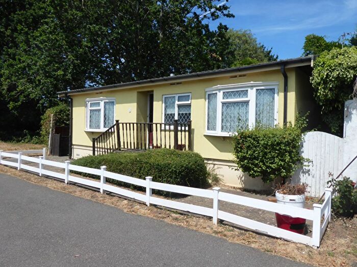 2 Bedroom Mobile/park Home For Sale In Grange Farm Estate, Upper Halliford Road, Shepperton, TW17
