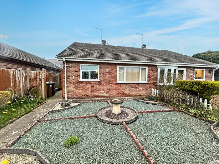 2 Bedroom Semi-Detached Bungalow For Sale In Rosedale Gardens, Belton, NR31