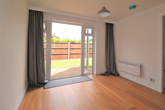 1 Bedroom Maisonette To Rent In Molesey Road, Hersham Village, KT12