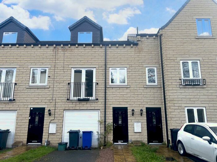 3 Bedroom Town House To Rent In Roman Gardens, Mexborough, S64