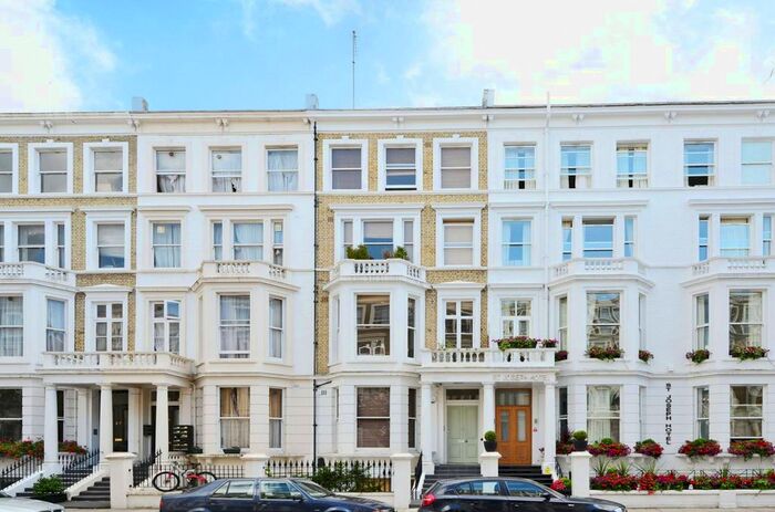 2 Bedroom Flat To Rent In Longridge Road, Earls Court, London, SW5