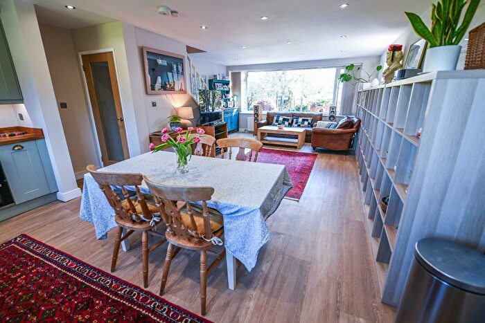 3 Bedroom Town House For Sale In Derbyshire Road, Sale, M33