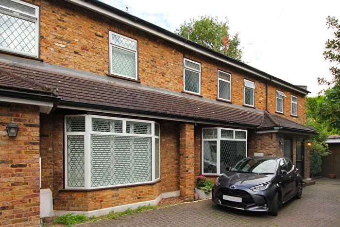 2 Bedroom End Of Terrace House To Rent In Spooners Mews, London, W3