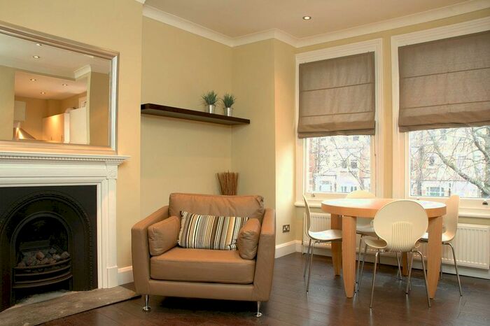 2 Bedroom Flat To Rent In Primrose Gardens, Belsize Park, London, NW3