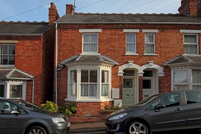 3 Bedroom Semi-Detached House To Rent In Grosvenor Road, Banbury, Oxfordshire, OX16