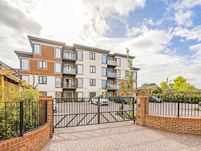 1 Bedroom Flat To Rent In Springfield Lane, Weybridge, Surrey, KT13