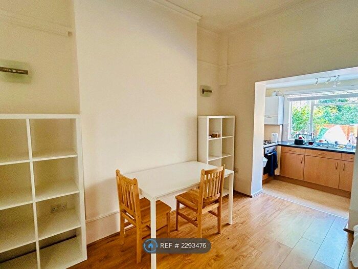 1 Bedroom Flat To Rent In King Henrys Walk, London, N1