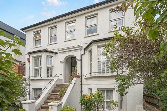2 Bedroom Apartment For Sale In Elmers End Road, London, SE20