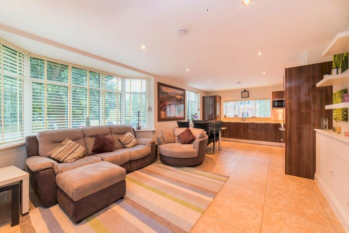 2 Bedroom Flat To Rent In Royal Connaught Drive, Bushey, WD23