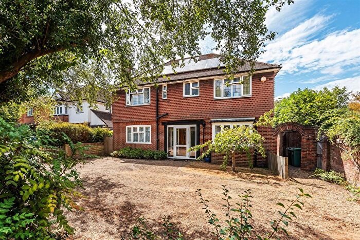 3 Bedroom Maisonette For Sale In Melvinshaw, Leatherhead, KT22