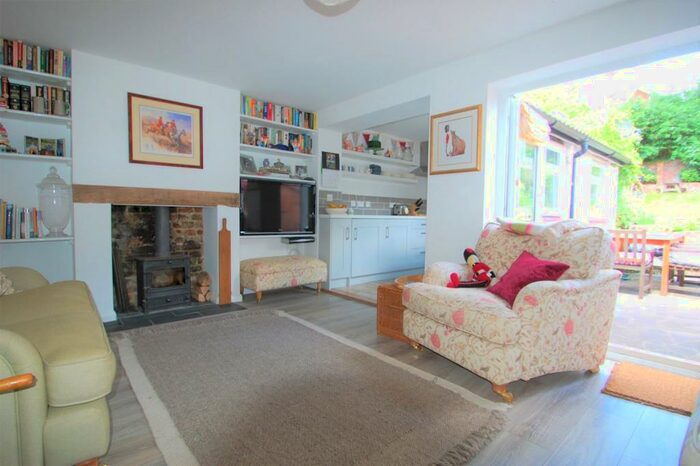 3 Bedroom Terraced House To Rent In Penns Road, Petersfield., GU32