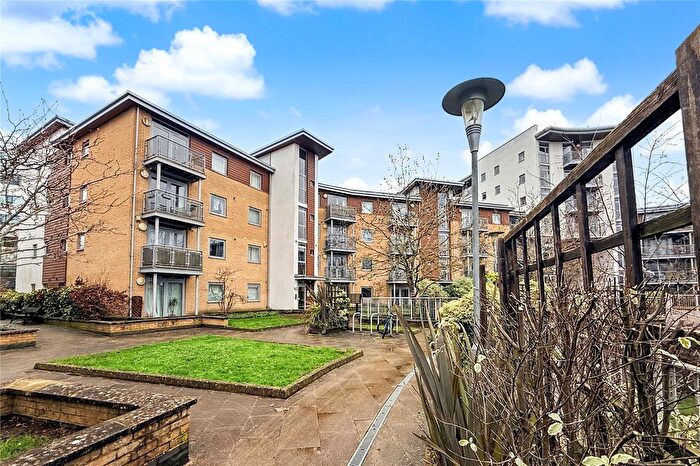 1 Bedroom Flat For Sale In Kelvin Gate, Bracknell, Berkshire, RG12