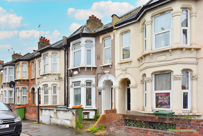 1 Bedroom Flat For Sale In New Barn Street, London, E13