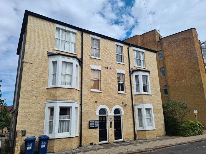 1 Bedroom Flat To Rent In Flat, - Norwich Street, Cambridge, CB2