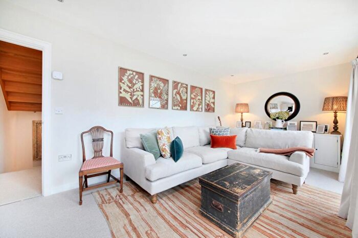 3 Bedroom Semi-Detached House To Rent In Magna Square, East Sheen, SW14