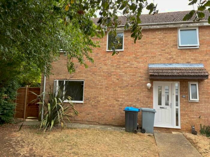 3 Bedroom Semi-Detached House To Rent In Campion Close, Carterton, OX18