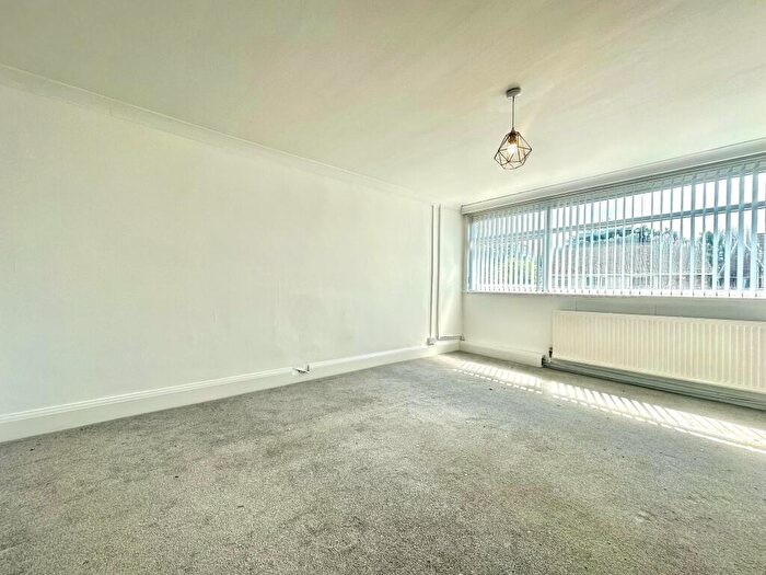 2 Bedroom House To Rent In Gressel Lane, Tile Cross, B33