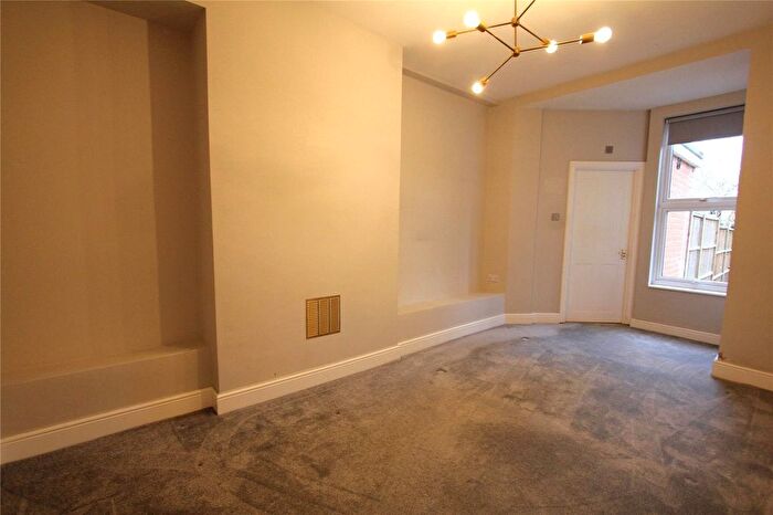 1 Bedroom Flat To Rent In Queens Avenue, London, N10