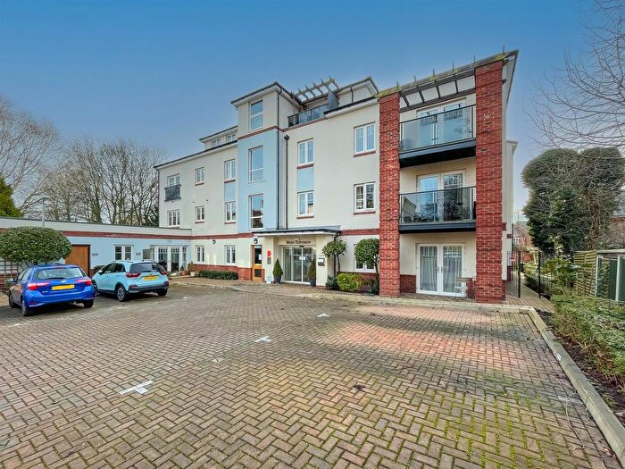 2 Bedroom Flat For Sale In Wolsey Court, Leicester, LE2