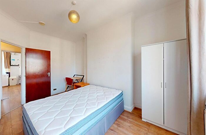 2 Bedroom Flat To Rent In Edgware Road, London, W2