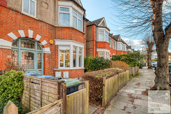 3 Bedroom Flat To Rent In Stonard Road, London, N13
