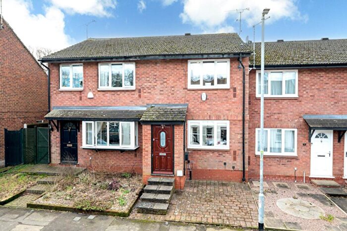 2 Bedroom Terraced House For Sale In Summer Street, Slip End, LU1