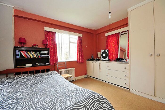 2 Bedroom Flat To Rent In Chiswick Village, Chiswick, London, W4