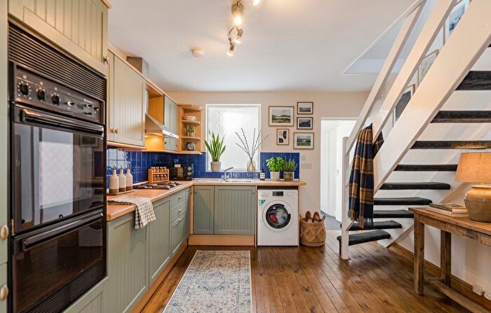 2 Bedroom Flat For Sale In Park Road, Kenilworth, Warwickshire, CV8