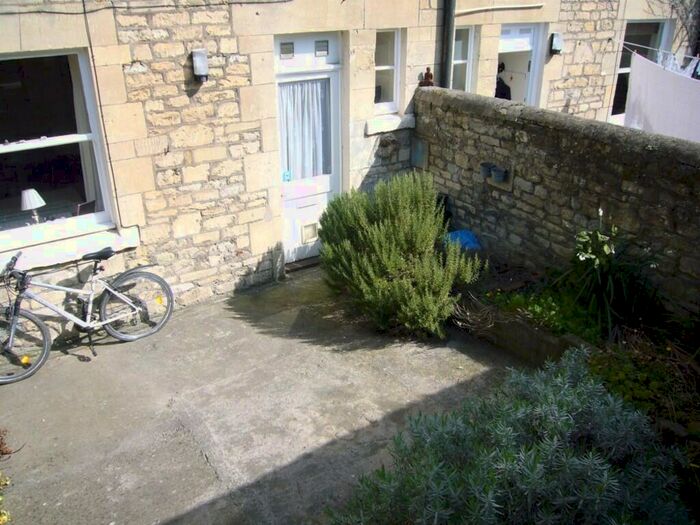 Studio To Rent In Comfortable Place, Bath, BA1