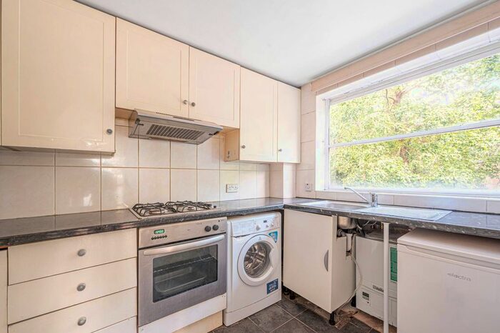 2 Bedroom Flat To Rent In Fairview Court, Mill Hill, London, NW4
