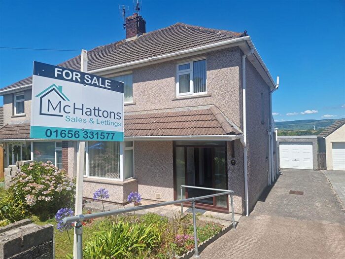 3 Bedroom Semi-Detached House For Sale In Heol Nant, North Cornelly, Bridgend, CF33