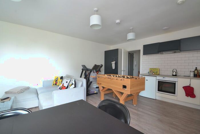 2 Bedroom Flat To Rent In Elmfield Road, Bromley, Greater London, BR1