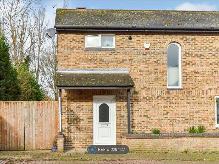 4 Bedroom Semi-Detached House To Rent In Shelsmore, Milton Keynes, MK14