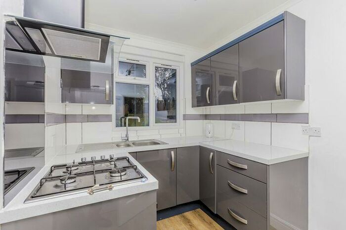 3 Bedroom Semi-Detached House To Rent In Moncktons Lane, Maidstone, ME14