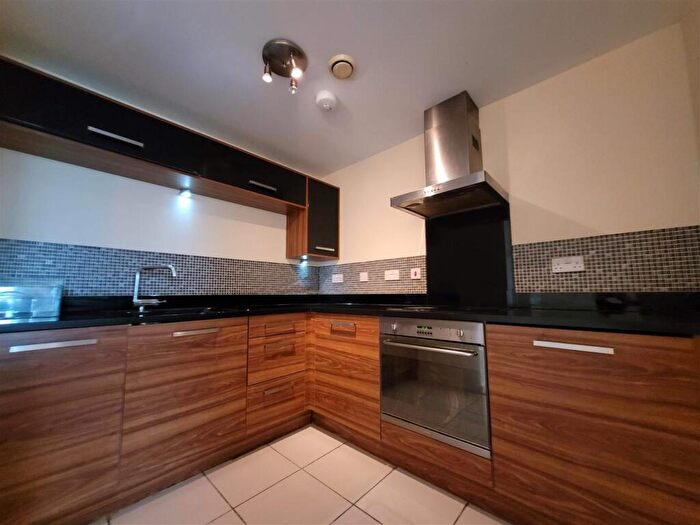 2 Bedroom Flat To Rent In The Gatehaus, Leeds Road, Bradford, BD1